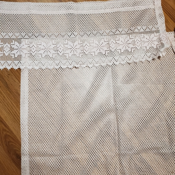 New German Lace Curtains. - Picture 3 of 3